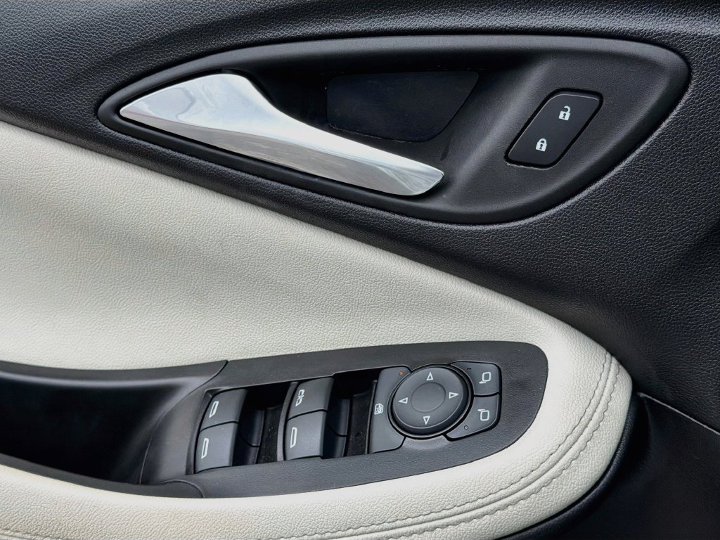 Used 2023 Buick Encore GX Select FWD image 21
