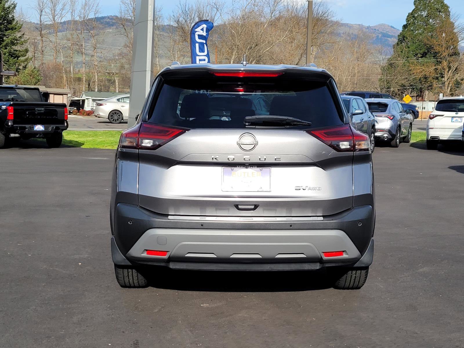 Used 2022 Nissan Rogue SV w/ SV Premium Package image 6