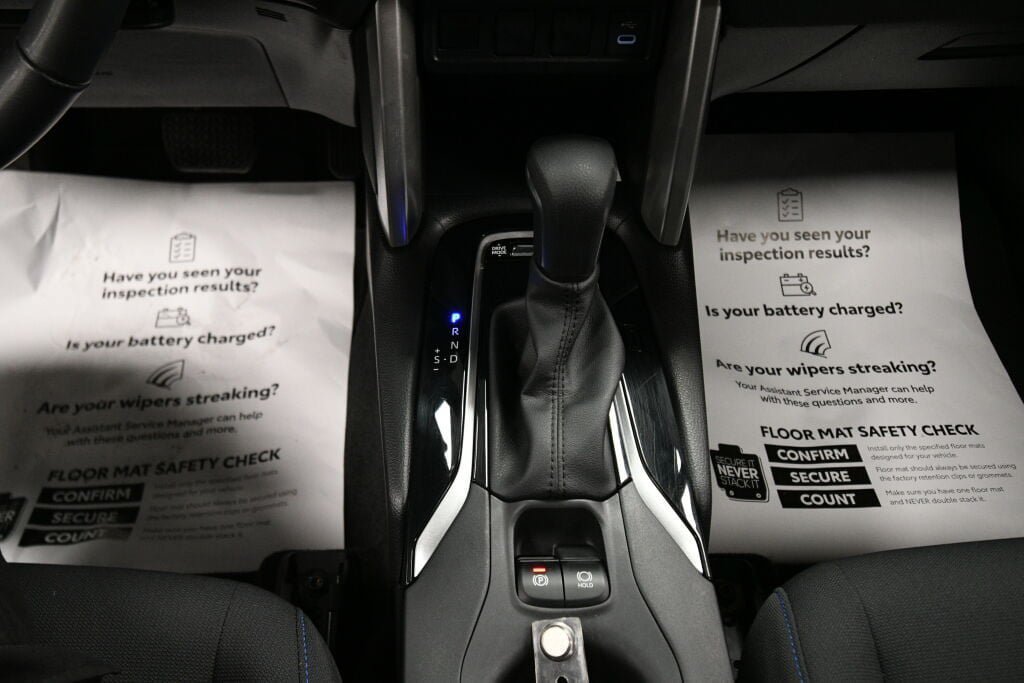 Used 2023 Toyota Corolla Cross AWD Hybrid image 16