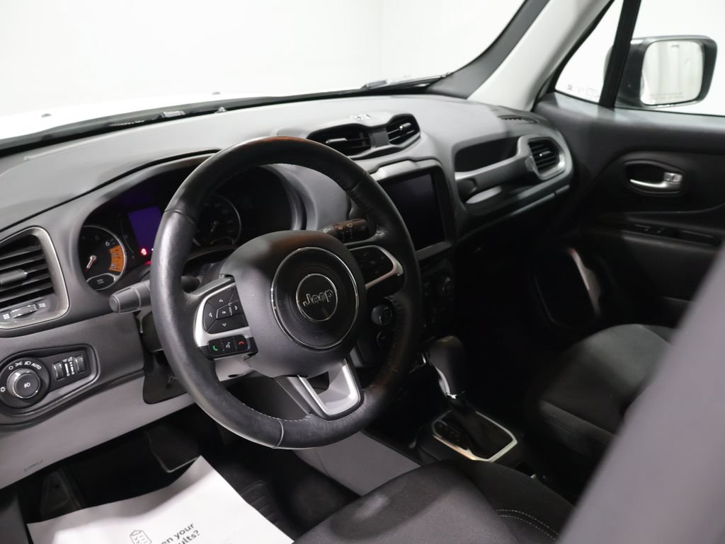 Certified 2023 Jeep Renegade Latitude w/ Premium Group AWD/4WD image 17