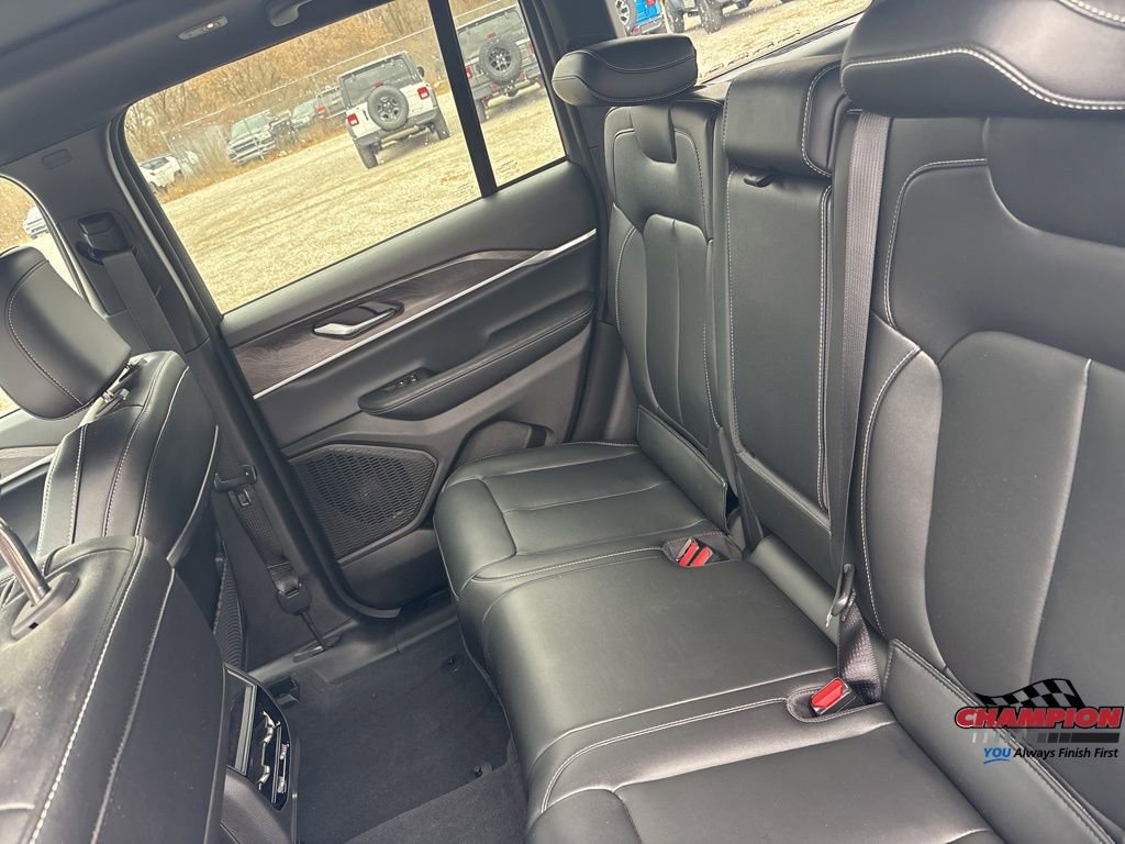 Used 2024 Jeep Grand Cherokee Limited image 28