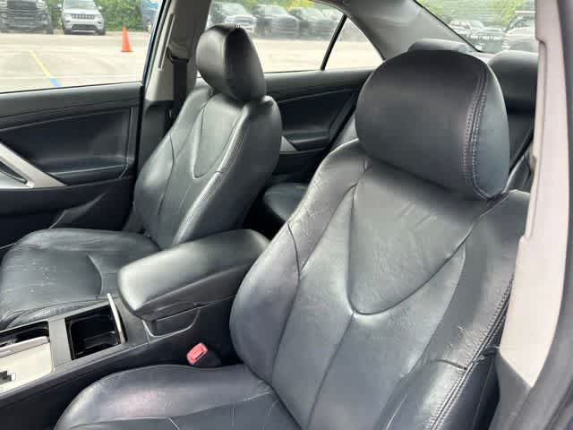 Used 2011 Toyota Camry SE w/ SE Extra-Value Pkg #1 FWD image 3
