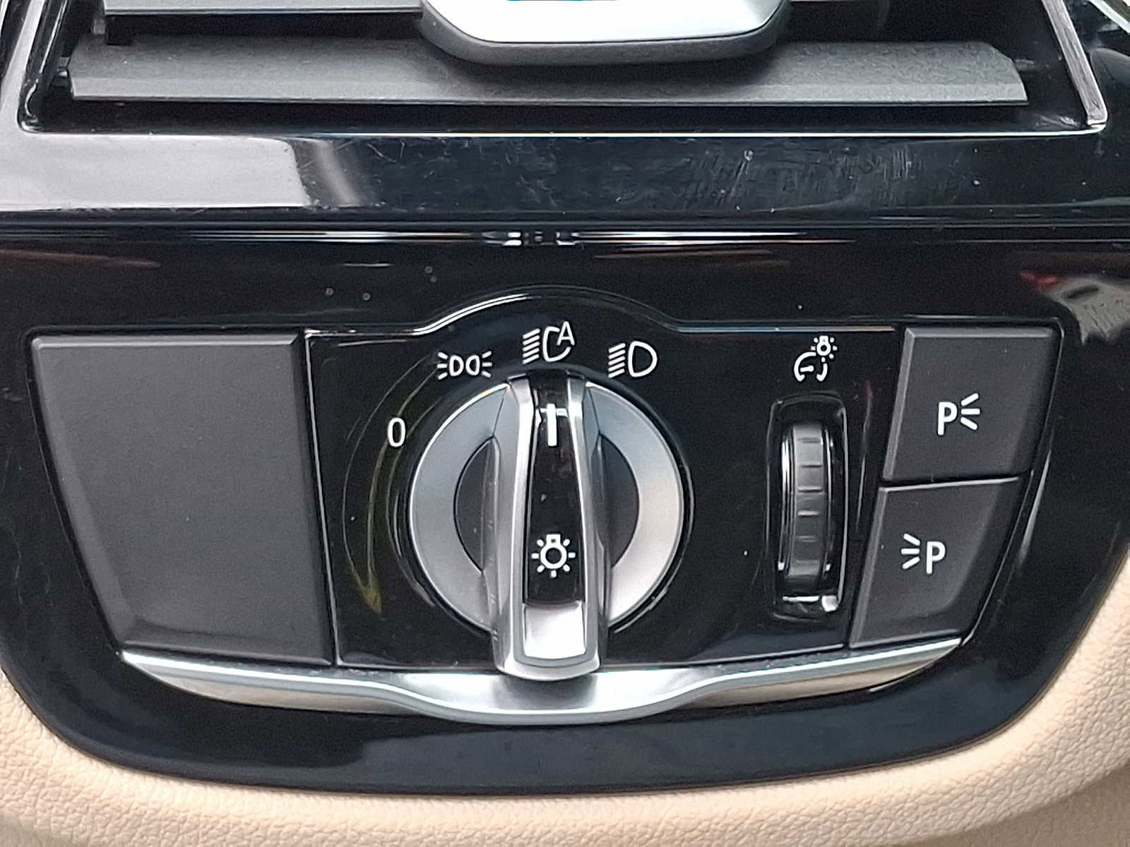 Used 2023 BMW 530i xDrive w/ Convenience Package image 25