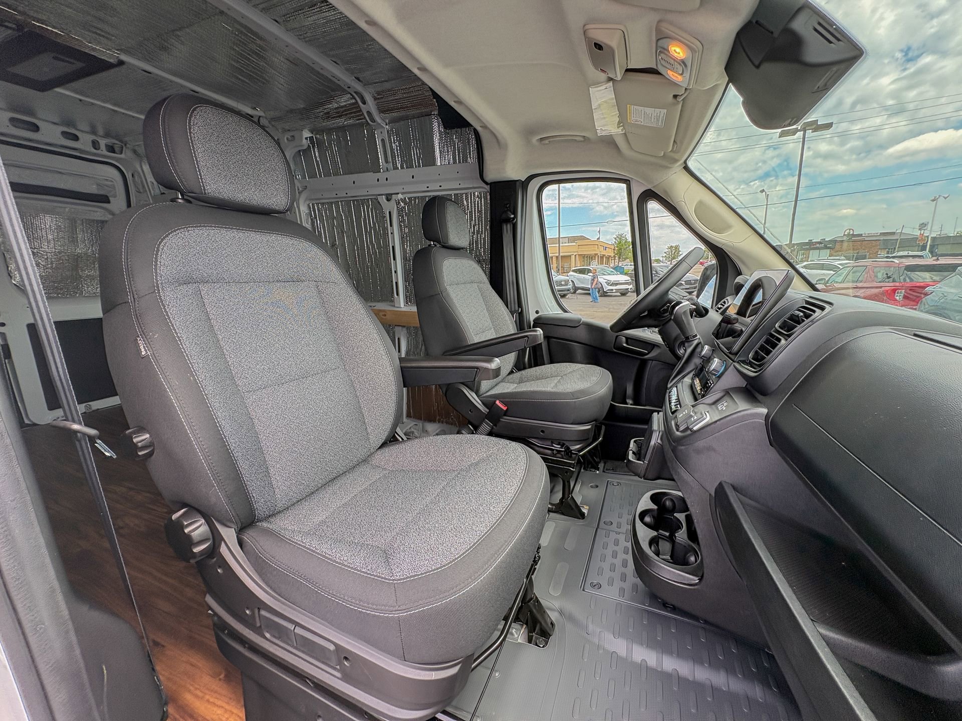 Used 2024 RAM ProMaster 2500 w/ Premium Convenience Group image 26