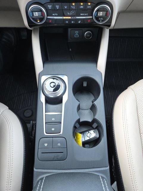 Used 2021 Ford Escape SEL w/ Technology Package AWD/4WD image 18
