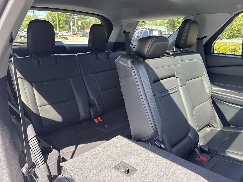 Used 2023 Ford Explorer XLT w/ Equipment Group 202A AWD/4WD image 29