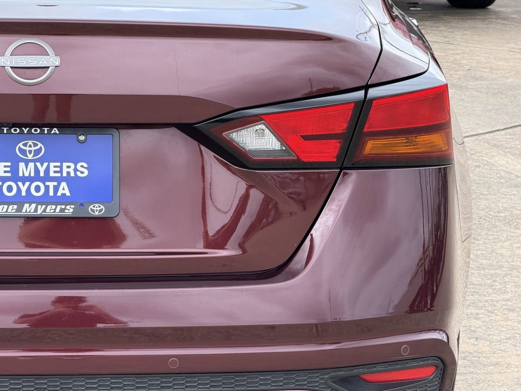Used 2025 Nissan Altima 2.5 SV FWD image 9