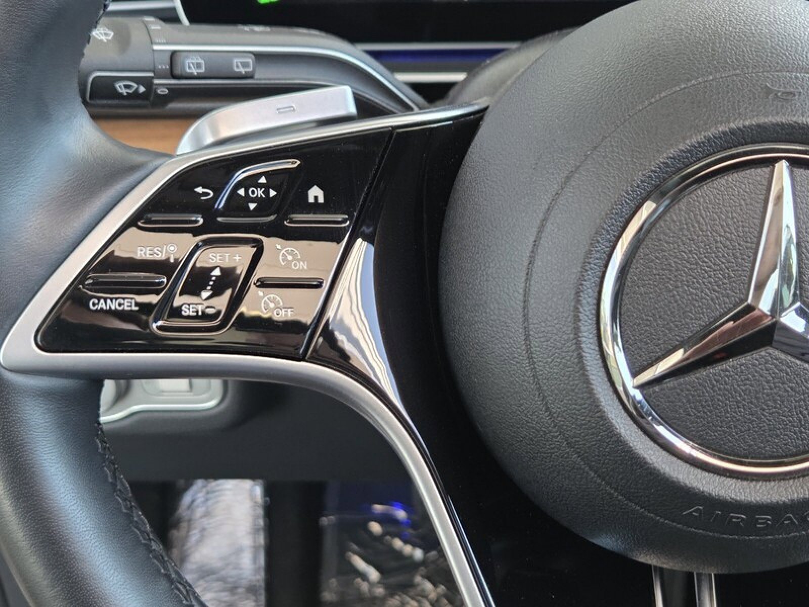 Certified 2025 Mercedes-Benz GLE 350 4MATIC w/ Winter Package image 26