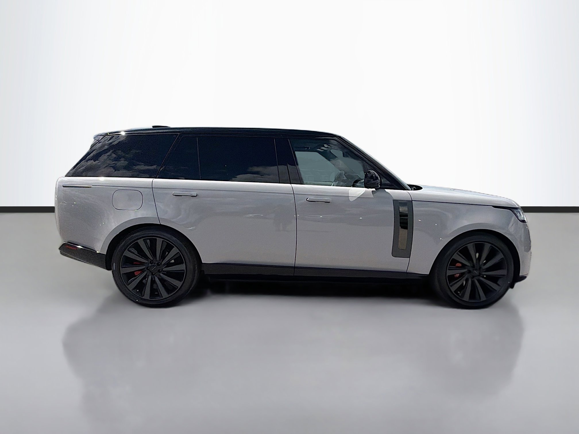 New 2026 Land Rover Range Rover SV image 6