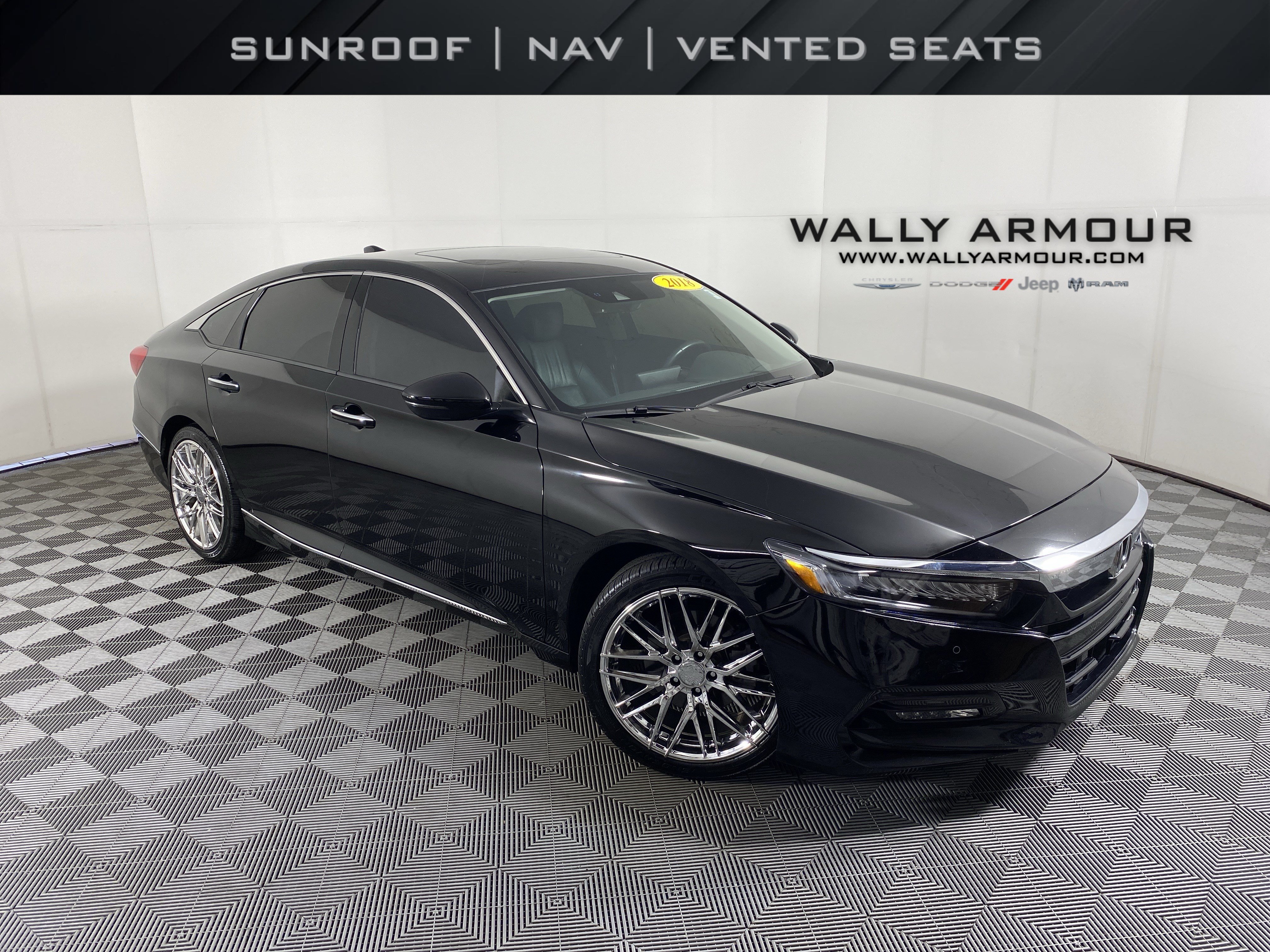 Used 2018 Honda Accord Touring image 1