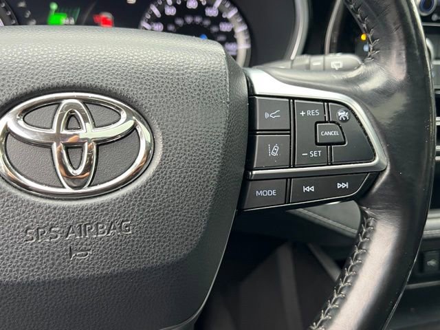 Used 2021 Toyota Highlander XLE AWD/4WD image 24