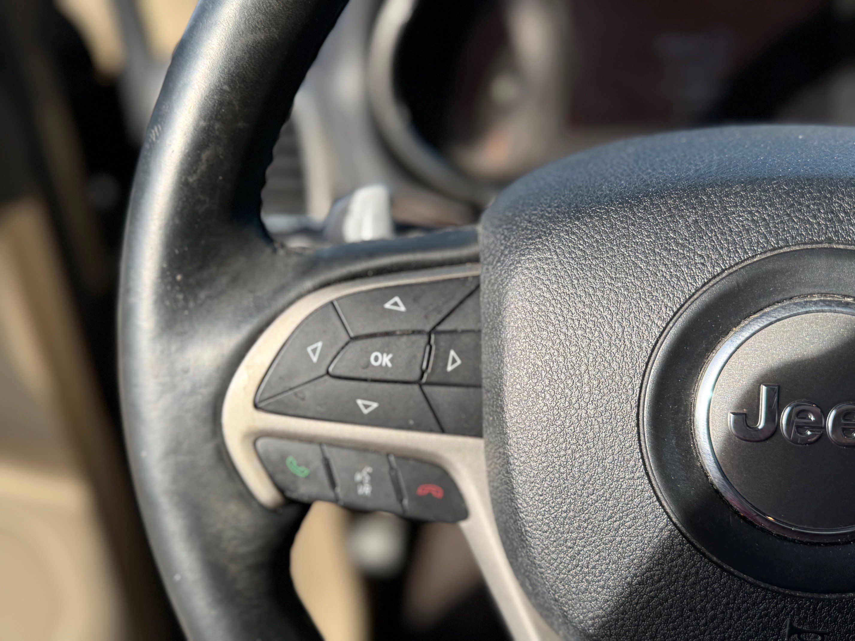 Used 2017 Jeep Grand Cherokee Limited w/ Luxury Group II image 19