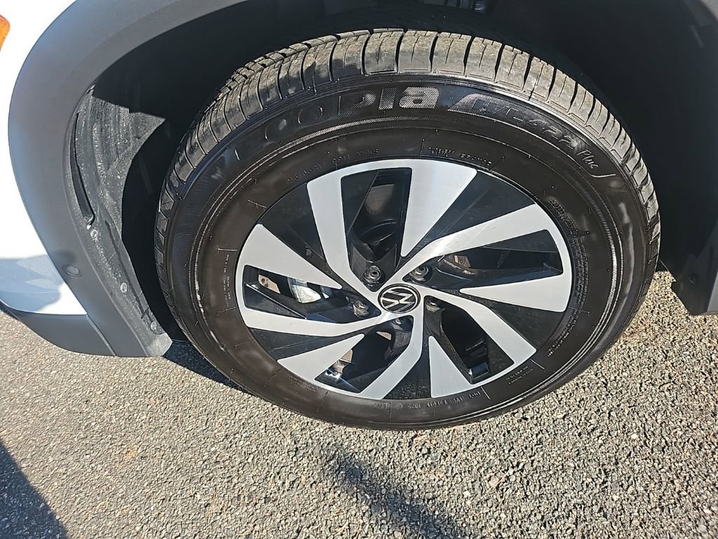 Certified 2025 Volkswagen Tiguan S image 6