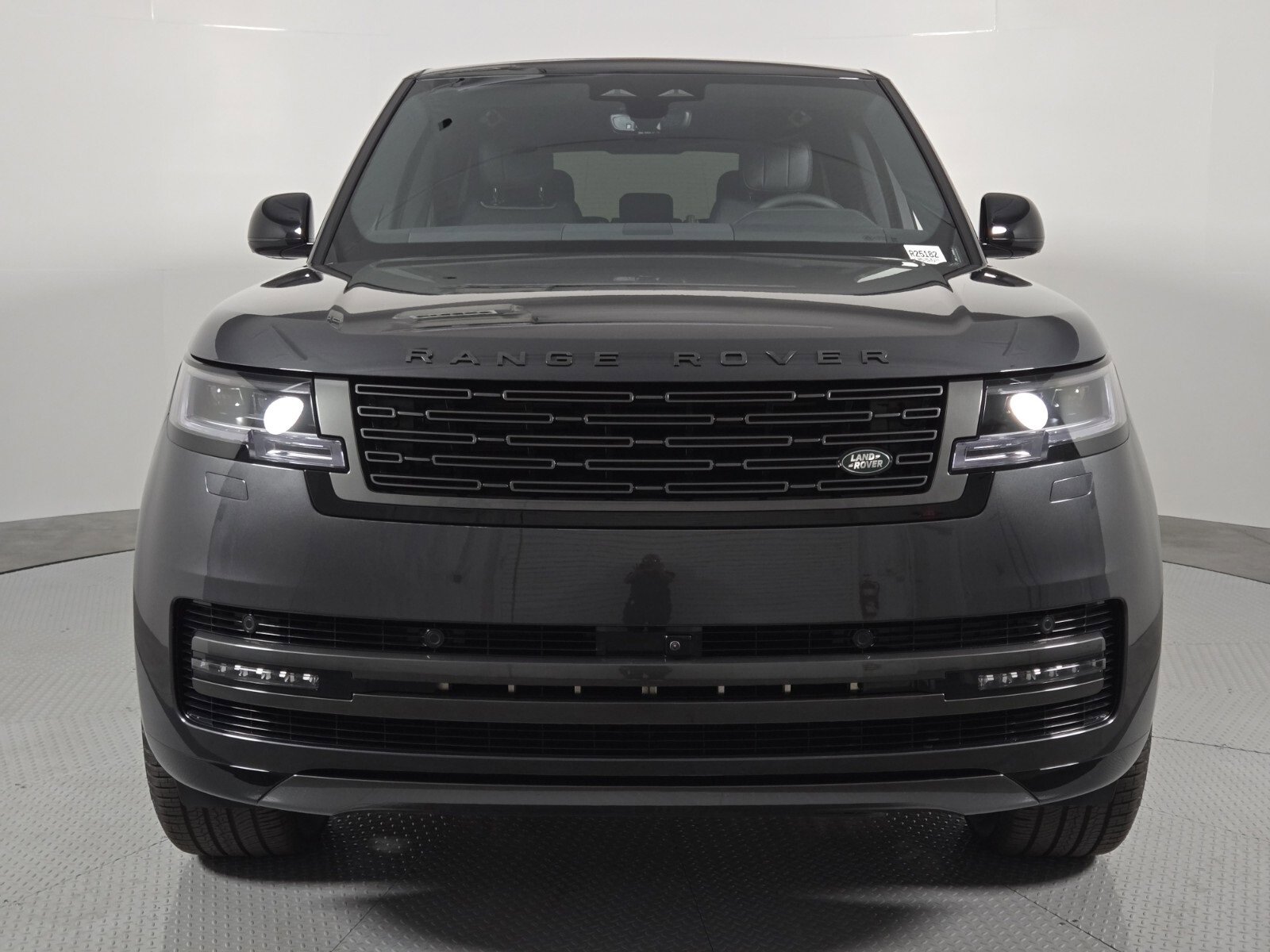 New 2025 Land Rover Range Rover SE image 8