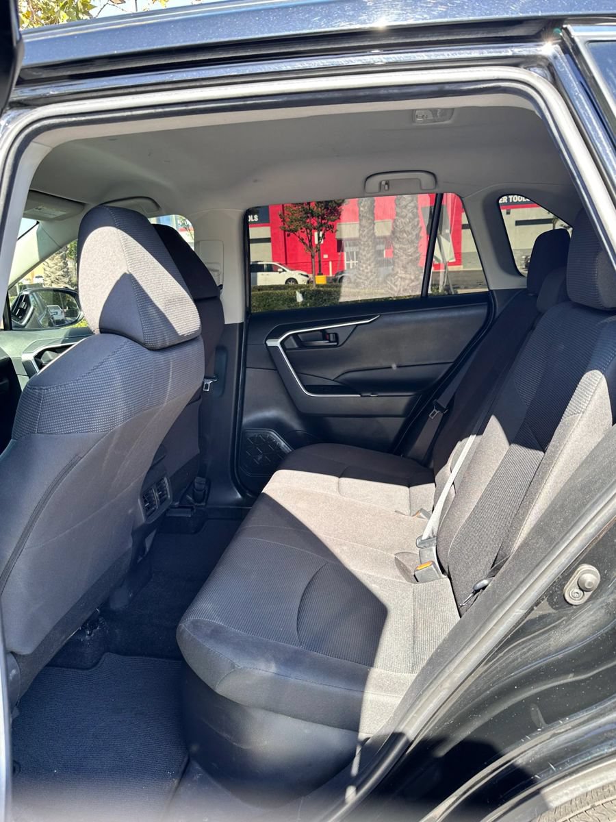Used 2019 Toyota RAV4 LE w/ Carpet Mat Package AWD/4WD image 5