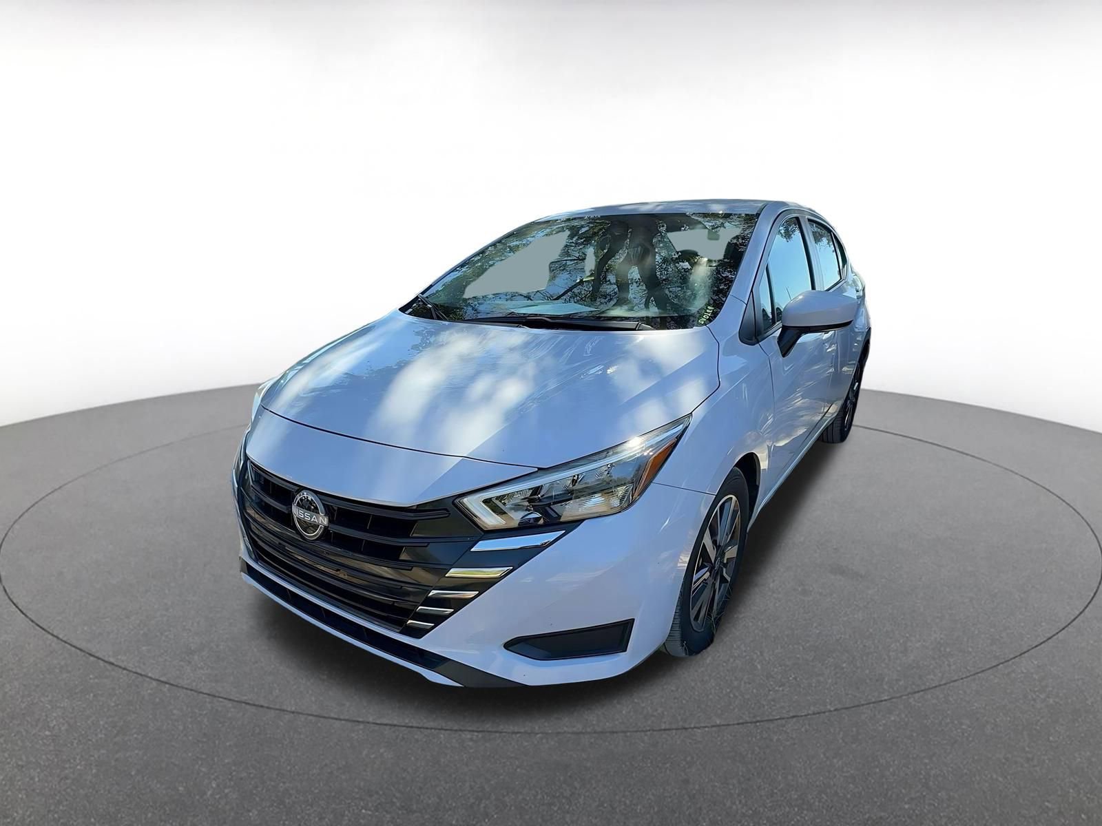 Used 2025 Nissan Versa SV image 5