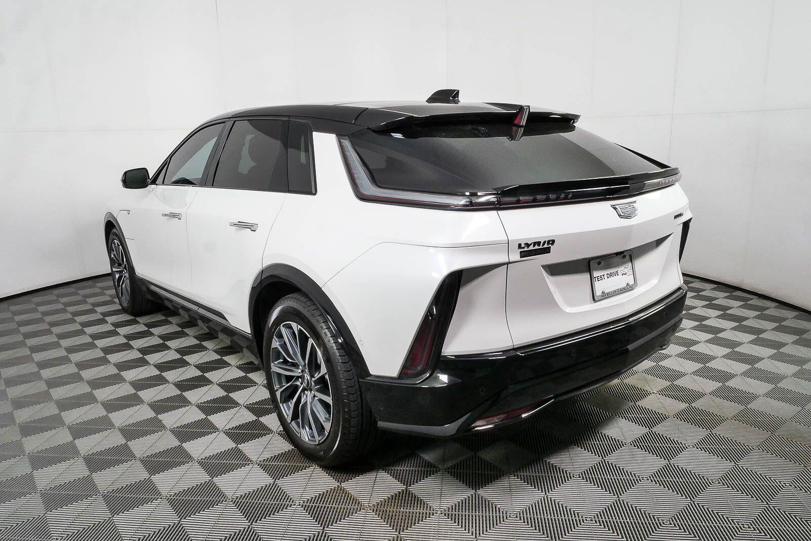 Used 2024 Cadillac Lyriq Luxury AWD/4WD image 28