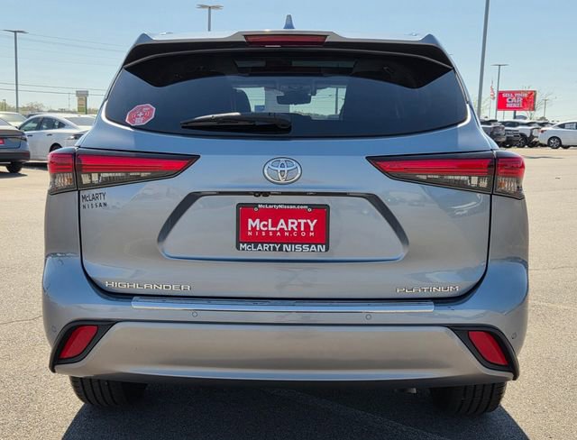 Used 2023 Toyota Highlander Platinum image 6