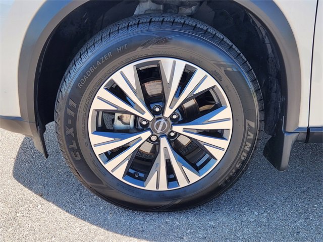 Used 2023 Nissan Rogue SV image 13