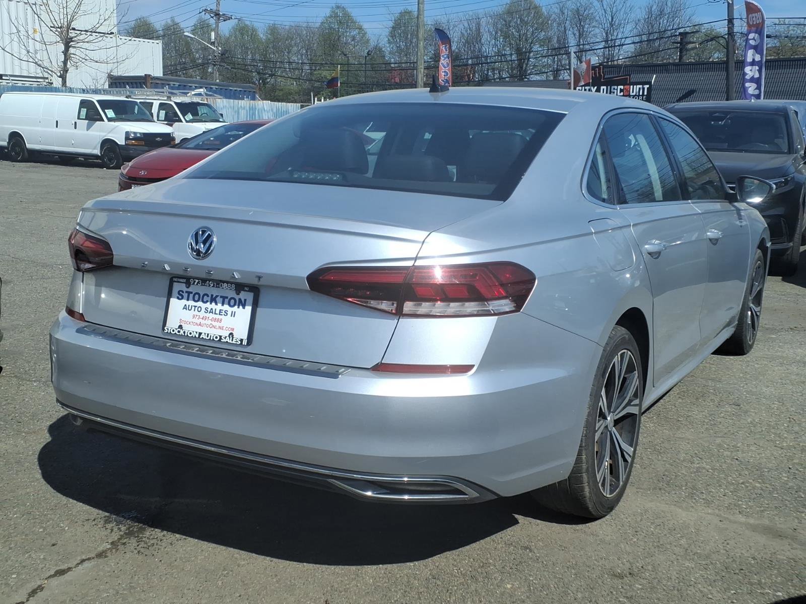 Used 2021 Volkswagen Passat 2.0T SE FWD image 6