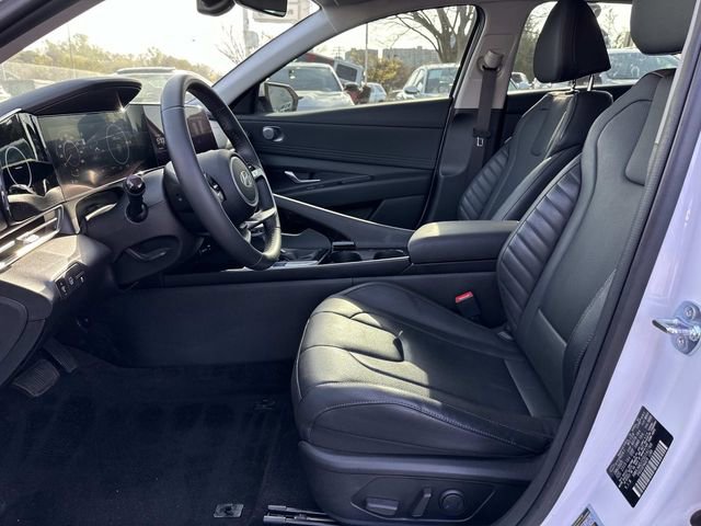 Used 2025 Hyundai Elantra Limited image 19