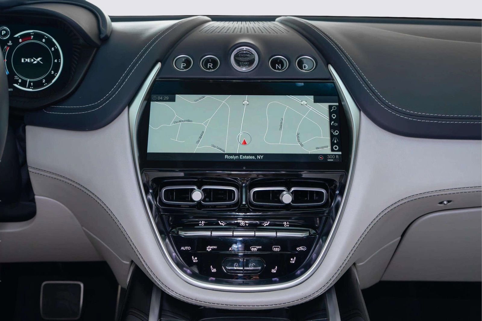 Used 2023 Aston Martin DBX AWD/4WD image 32