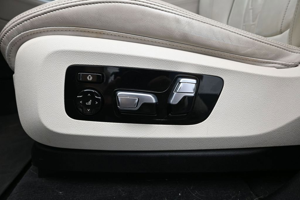 Used 2020 BMW X5 M50i w/ Executive Package AWD/4WD image 14