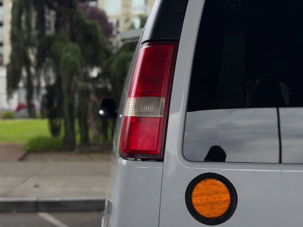 Used 2007 GMC Savana 2500 RWD image 12