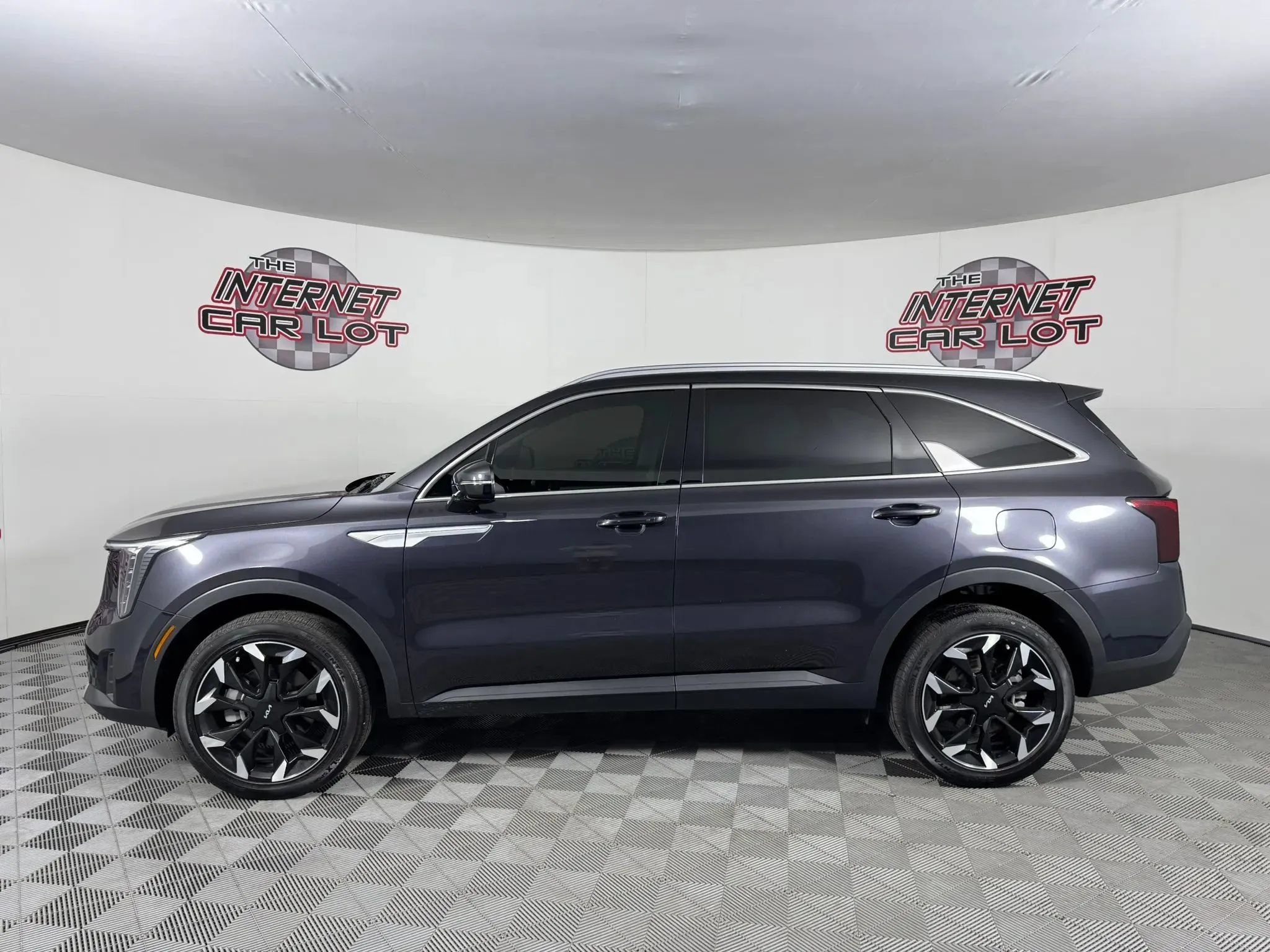 Used 2025 Kia Sorento EX AWD/4WD image 4