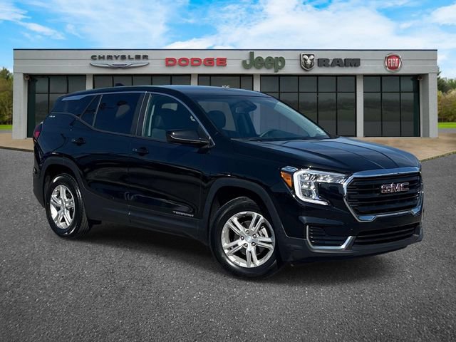 Used 2023 GMC Terrain SLE w/ LPO, Floor Liner Package FWD image 1