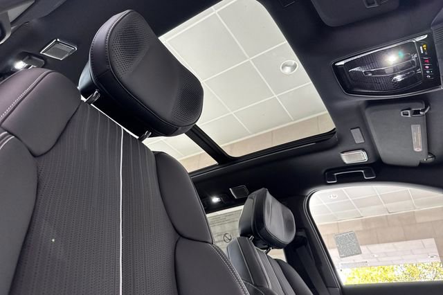 New 2026 Cadillac Vistiq Luxury w/ LPO, Floor Liner Package image 18