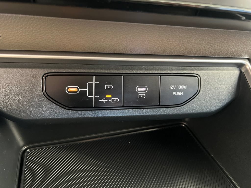 Certified 2025 Kia Carnival FWD image 54