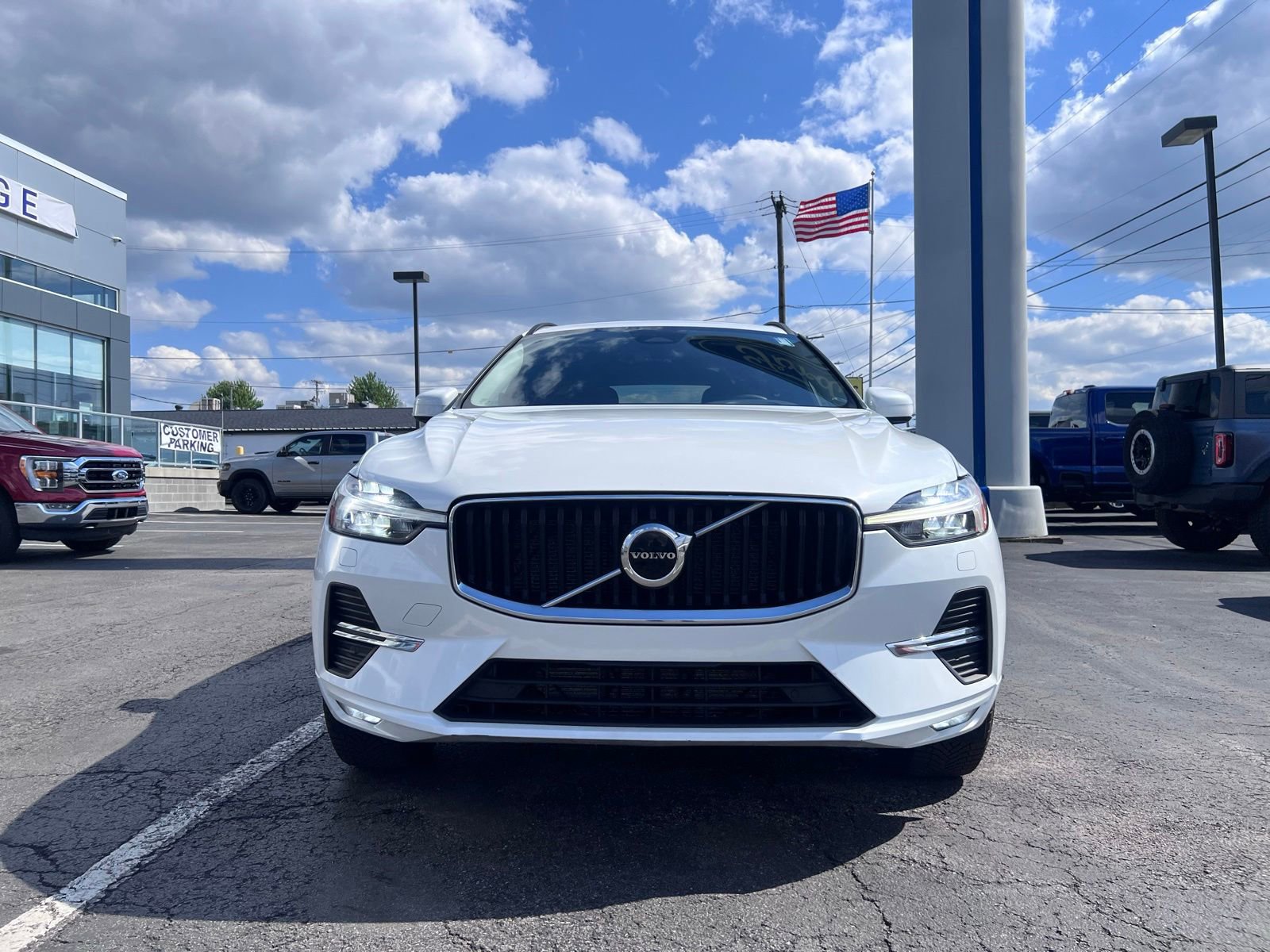 Used 2023 Volvo XC60 B5 Core AWD/4WD image 2