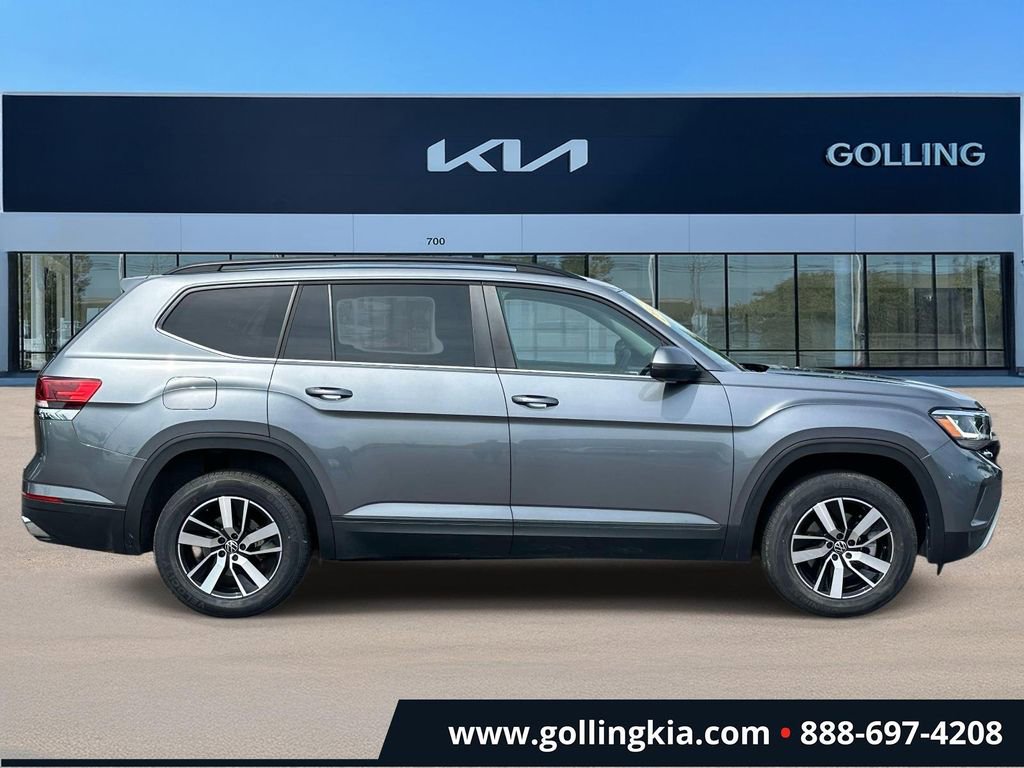 Used 2023 Volkswagen Atlas SE AWD/4WD image 2