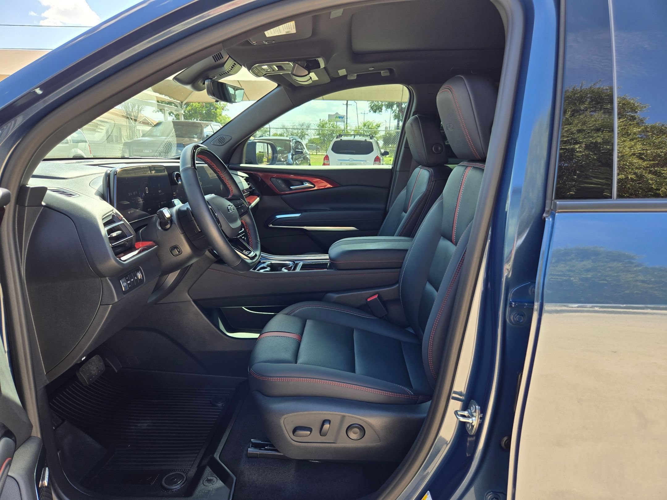 Certified 2026 Chevrolet Traverse RS w/ LPO, Floor Liner Package AWD/4WD image 9
