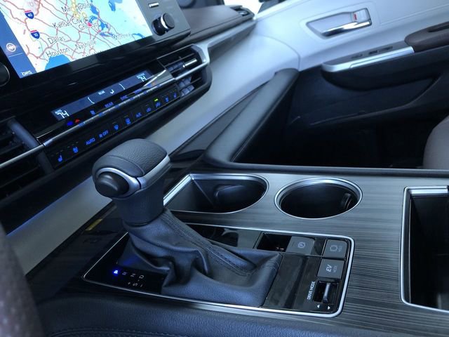 Certified 2024 Toyota Sienna Platinum image 30