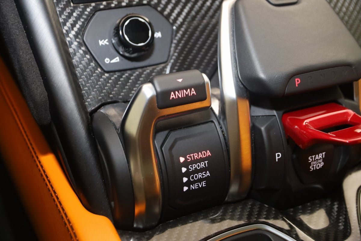 Used 2021 Lamborghini Urus AWD/4WD image 44