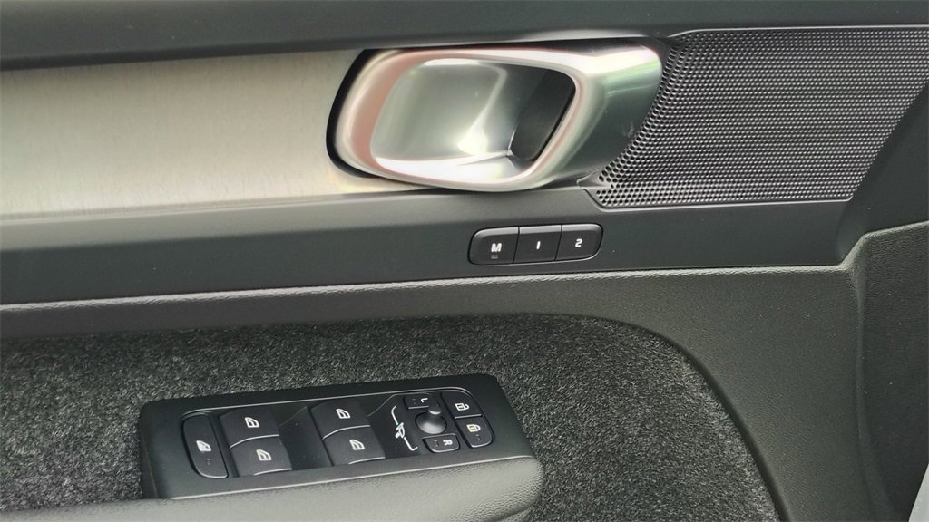 New 2026 Volvo XC40 B5 Plus w/ Climate Package image 9