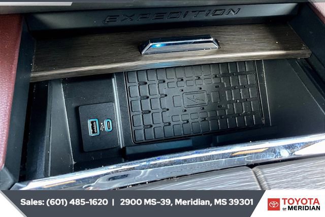 Used 2024 Ford Expedition Limited image 24