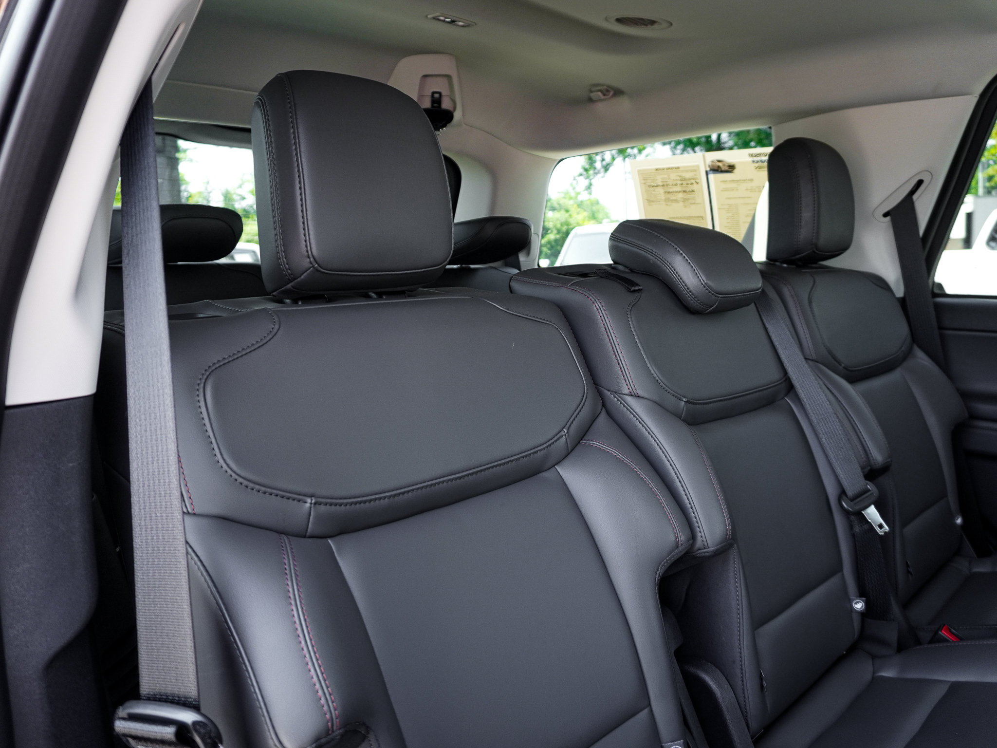 Used 2025 Ford Expedition Active AWD/4WD image 34