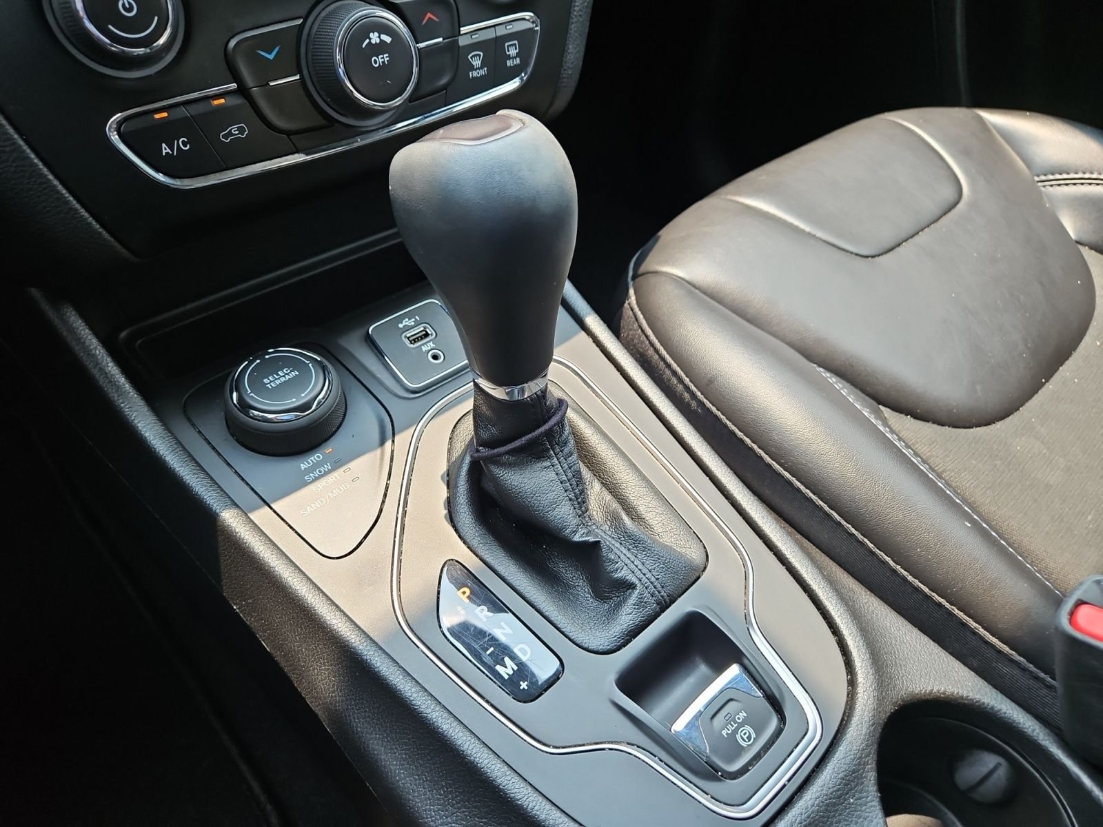 Used 2021 Jeep Cherokee Latitude Plus w/ Sun & Sound Group AWD/4WD image 27