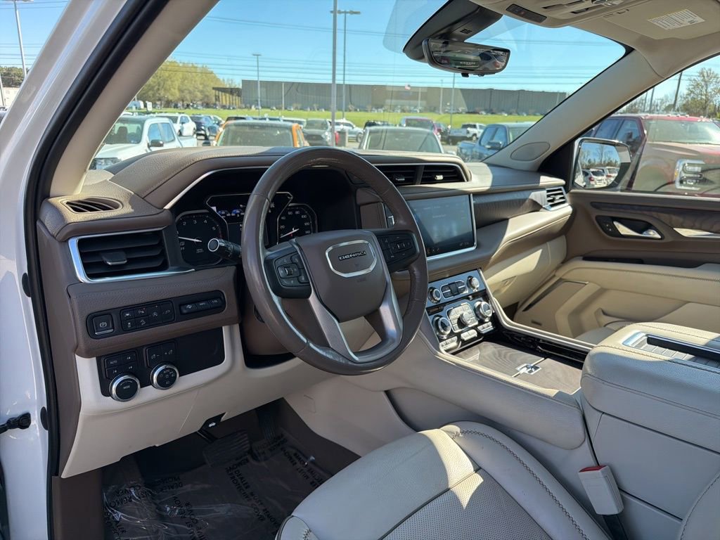 Used 2021 GMC Yukon Denali w/ Denali Premium Package image 11