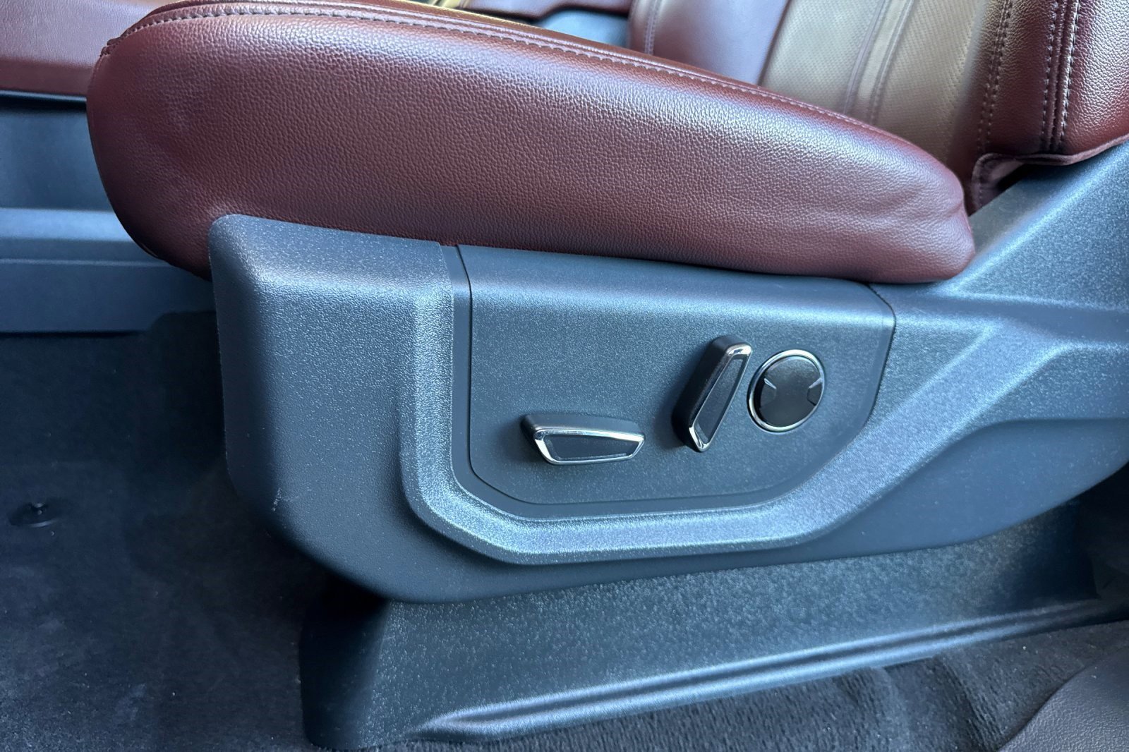 Used 2024 Ford Expedition Limited image 14