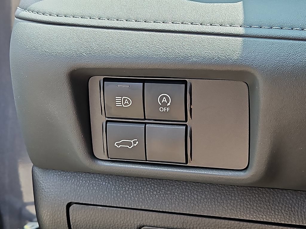 Used 2025 Toyota Highlander LE AWD/4WD image 24