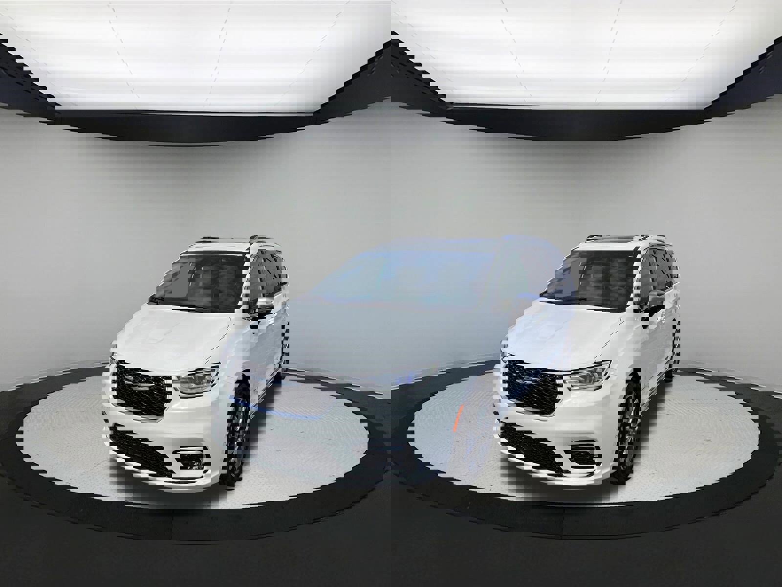 Used 2025 Chrysler Pacifica Pinnacle w/ Trailer Tow Group image 4