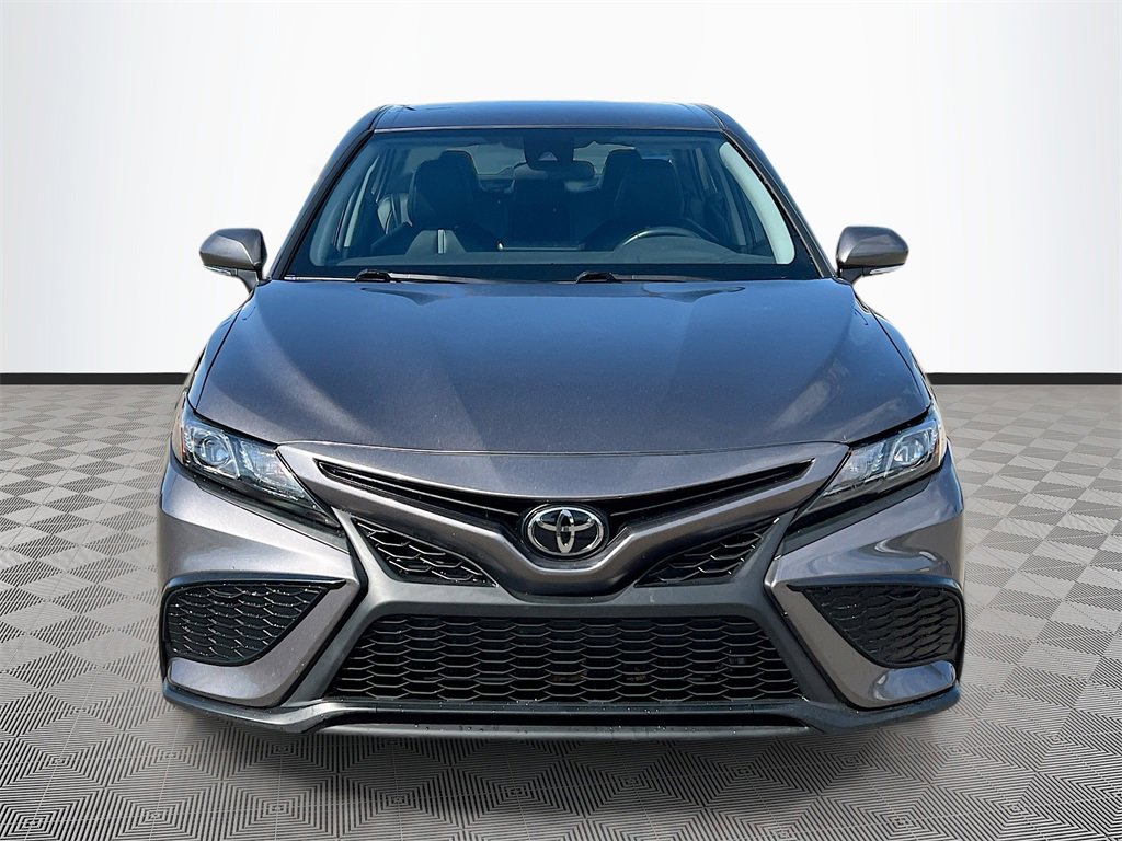 Used 2023 Toyota Camry SE image 2