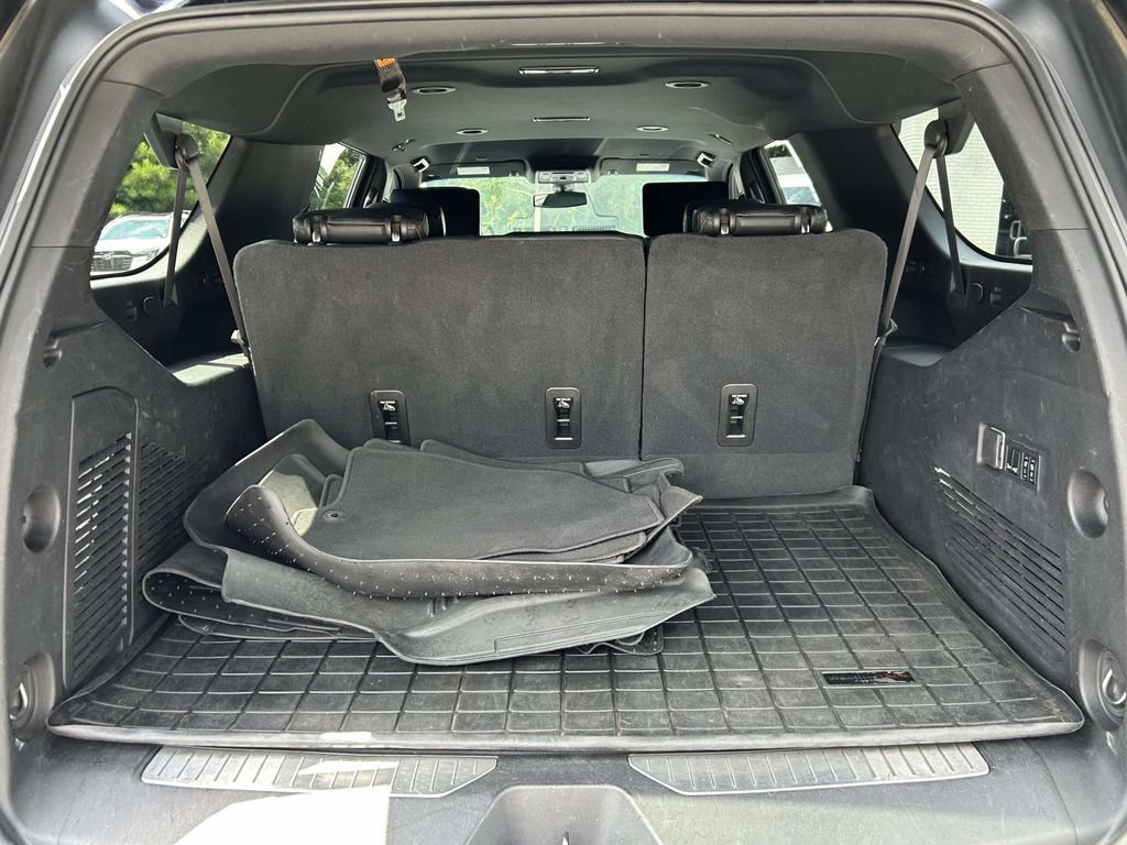 Used 2021 Chevrolet Suburban RST w/ Luxury Package RWD image 10