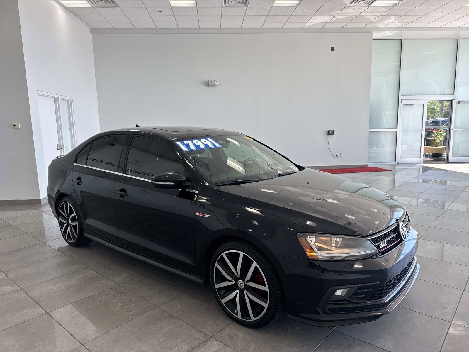 Used 2018 Volkswagen Jetta GLI FWD image 3