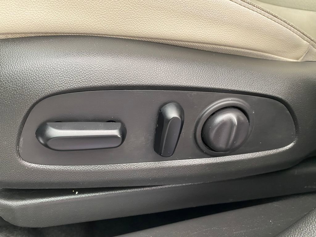 Used 2020 Buick Encore GX Preferred w/ Cold Weather Comfort Package FWD image 11