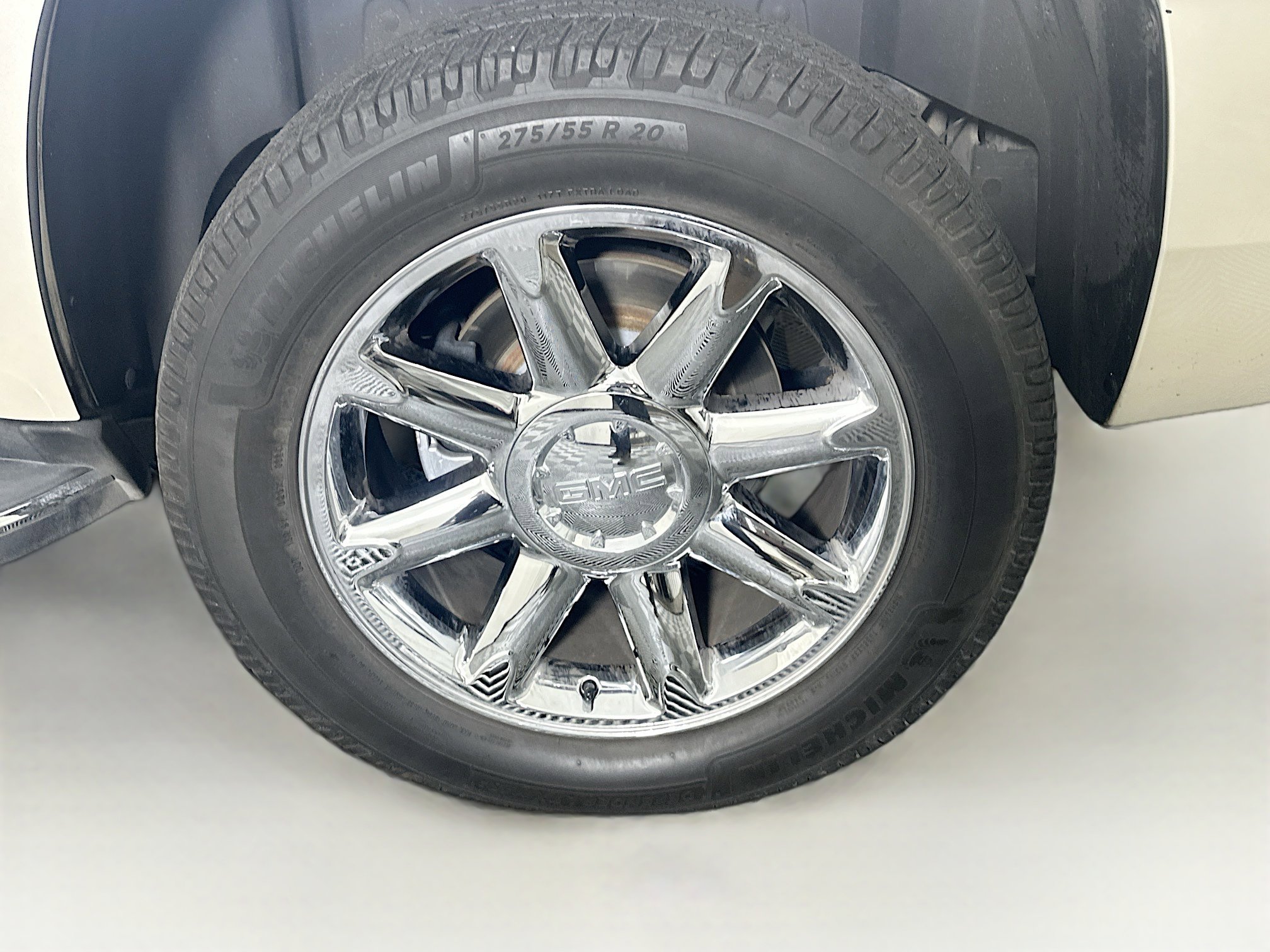 Used 2013 GMC Yukon Denali RWD image 11